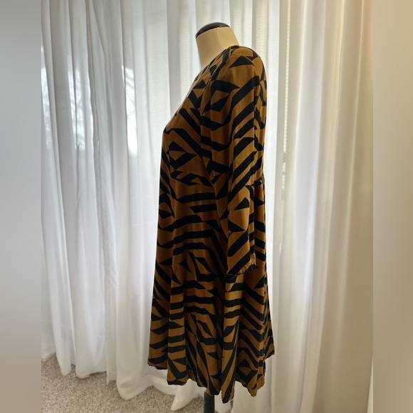 H&M geometric design dress - Picture 3 of 11